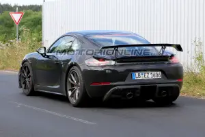 Porsche 718 Cayman GT4 foto spia 26 luglio 2018 - 8