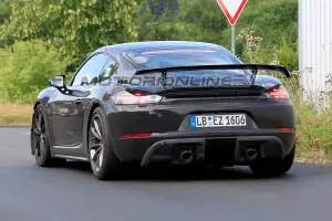 Porsche 718 Cayman GT4 foto spia 26 luglio 2018