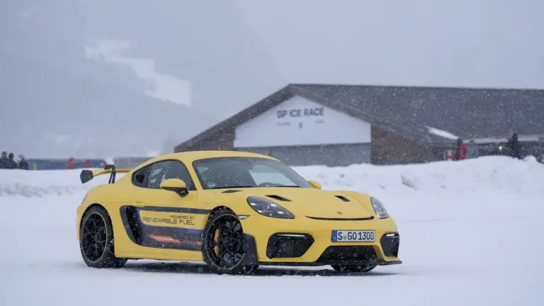 Porsche 718 Cayman GT4 RS eFuel - Foto - 13