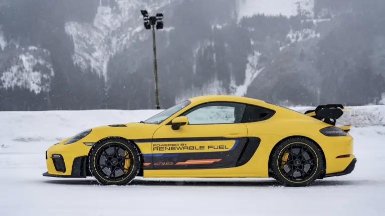 Porsche 718 Cayman GT4 RS eFuel - Foto - 12