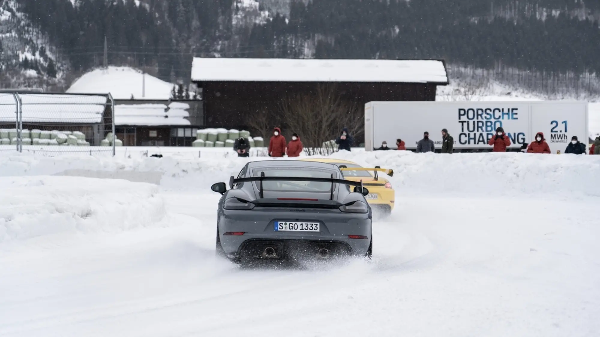 Porsche 718 Cayman GT4 RS eFuel - Foto - 7