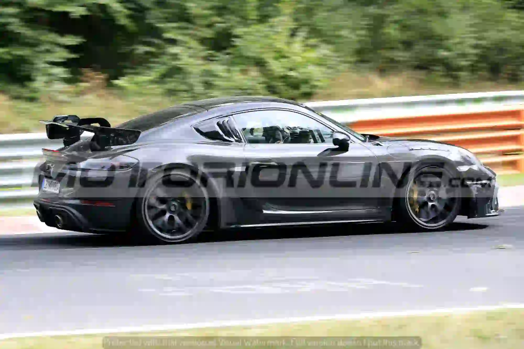Porsche 718 Cayman GT4 RS - foto agosto - 8