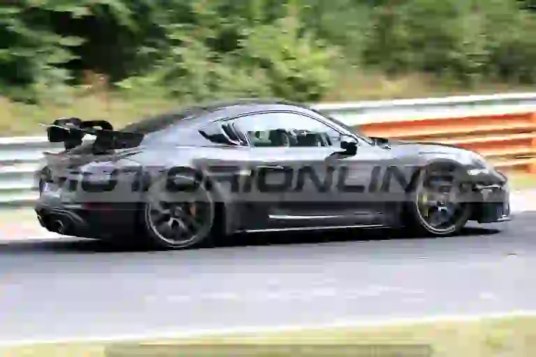 Porsche 718 Cayman GT4 RS - foto agosto - 8