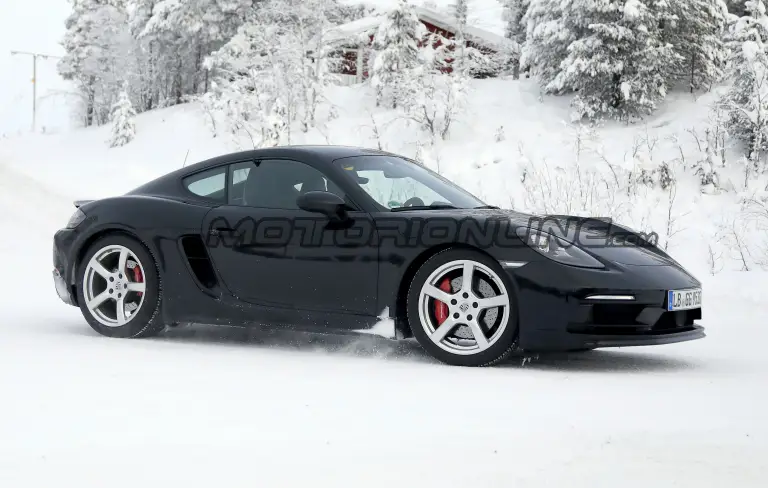 Porsche 718 Cayman GT4 Touring Package - Foto spia 13-02-2019 - 4