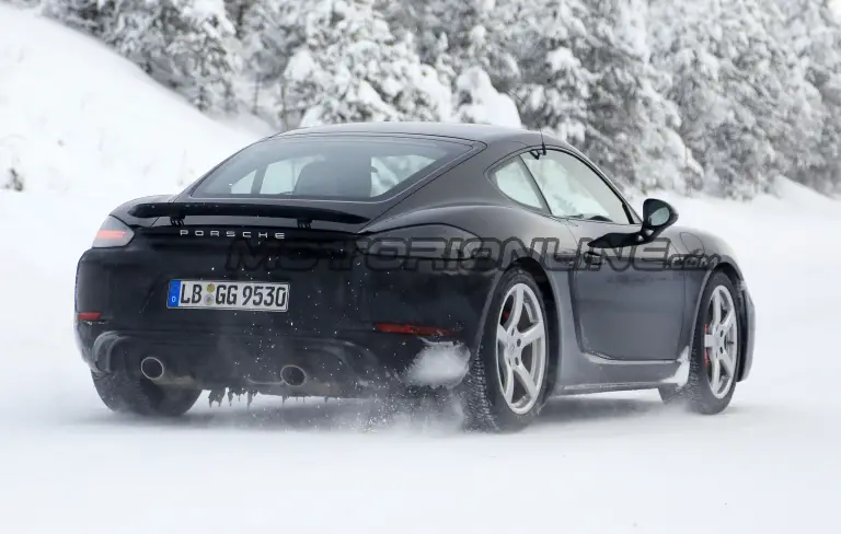 Porsche 718 Cayman GT4 Touring Package - Foto spia 13-02-2019 - 8