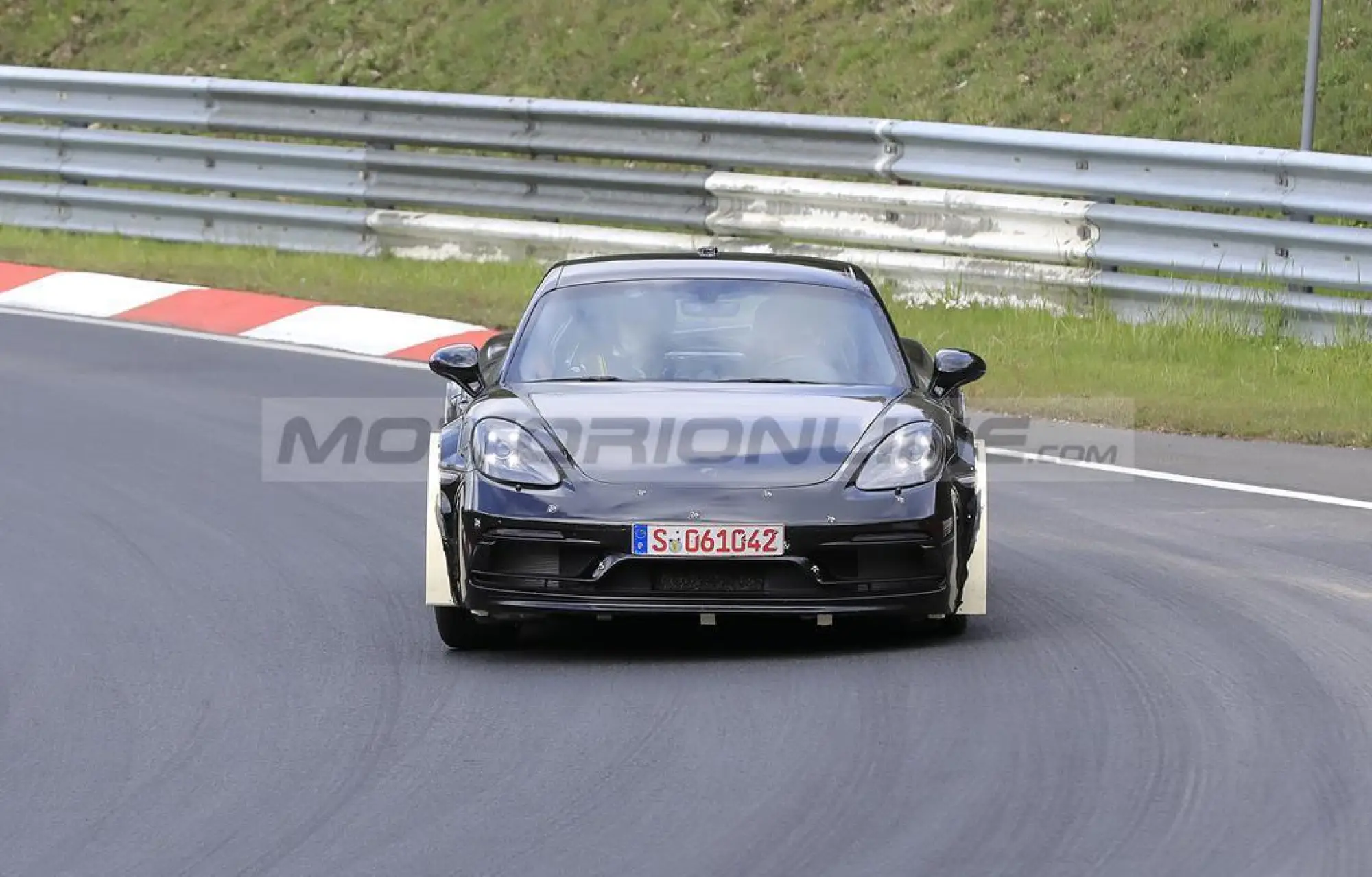 Porsche 718 Cayman muletto - Foto spia 19-05-2021 - 3