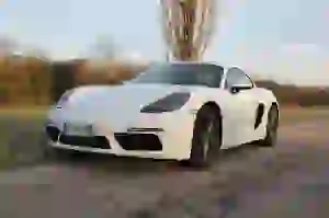 Porsche 718 Cayman: prova su strada 