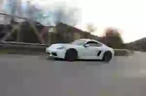 Porsche 718 Cayman: prova su strada 