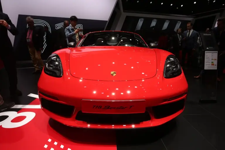 Porsche 718 Cayman T e 718 Boxster T - Salone di Ginevra 2019 - 15