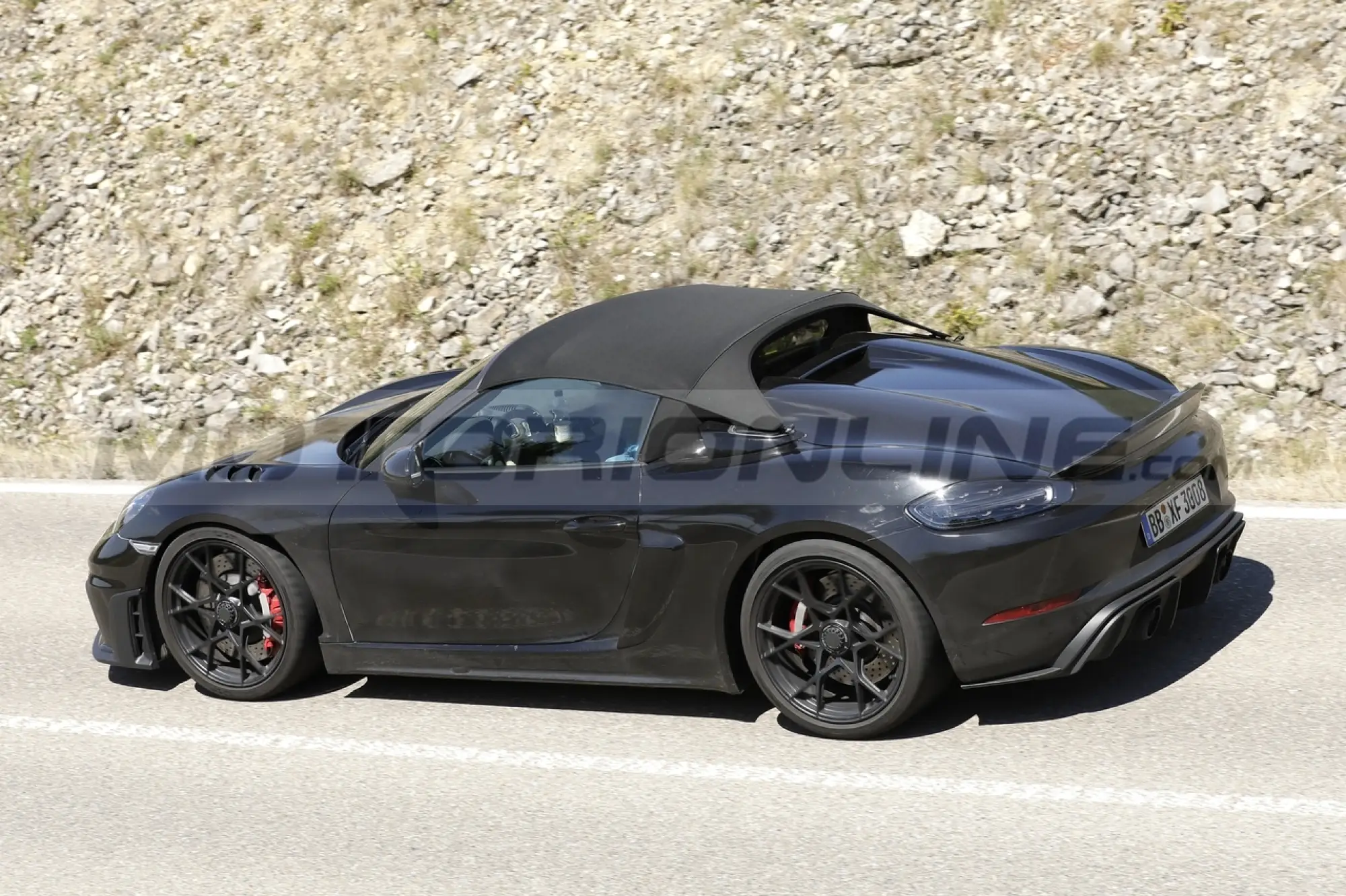 Porsche 718 Spyder RS - Foto Spia 04-08-2022 - 17