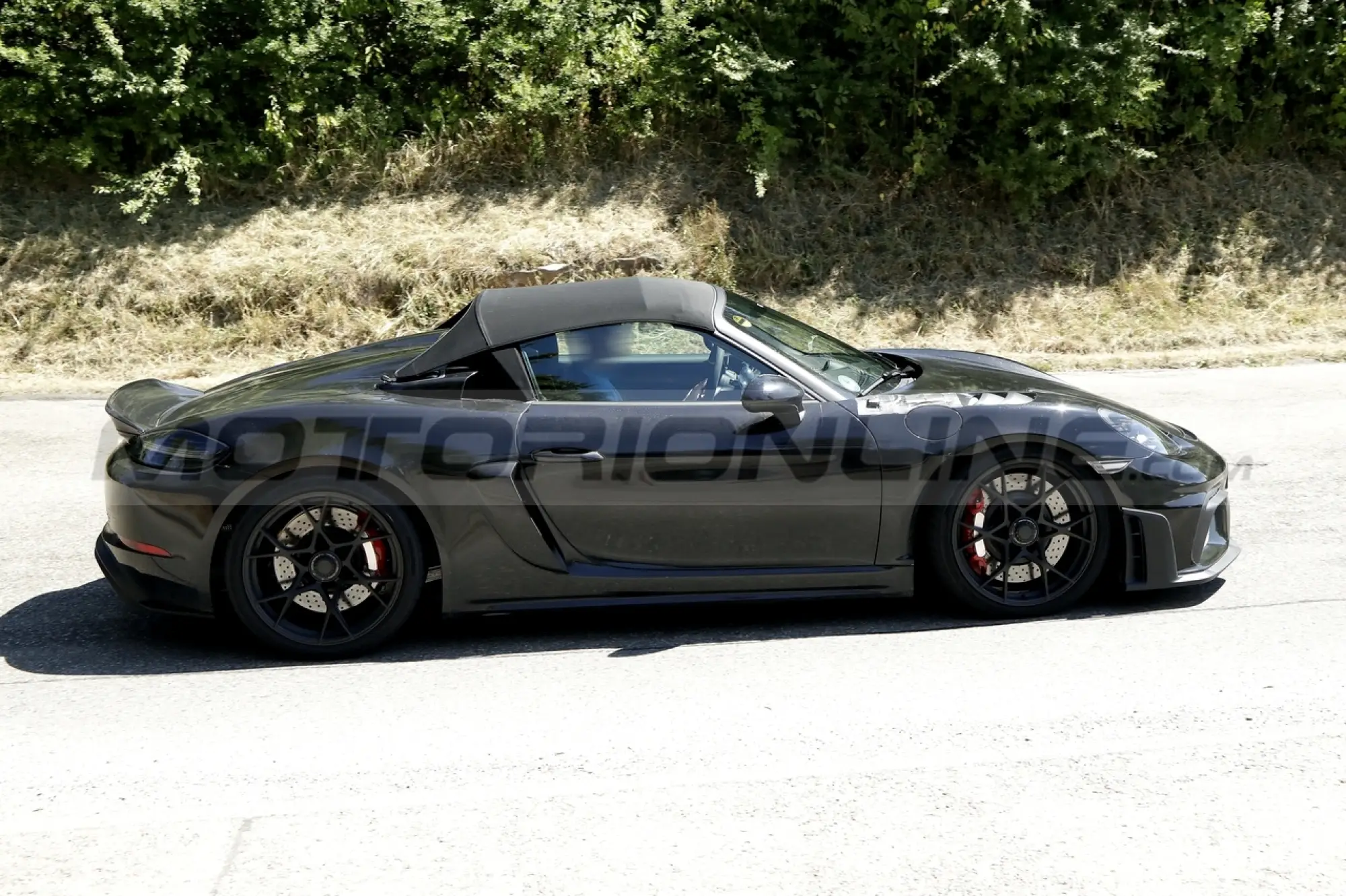 Porsche 718 Spyder RS - Foto Spia 04-08-2022 - 9