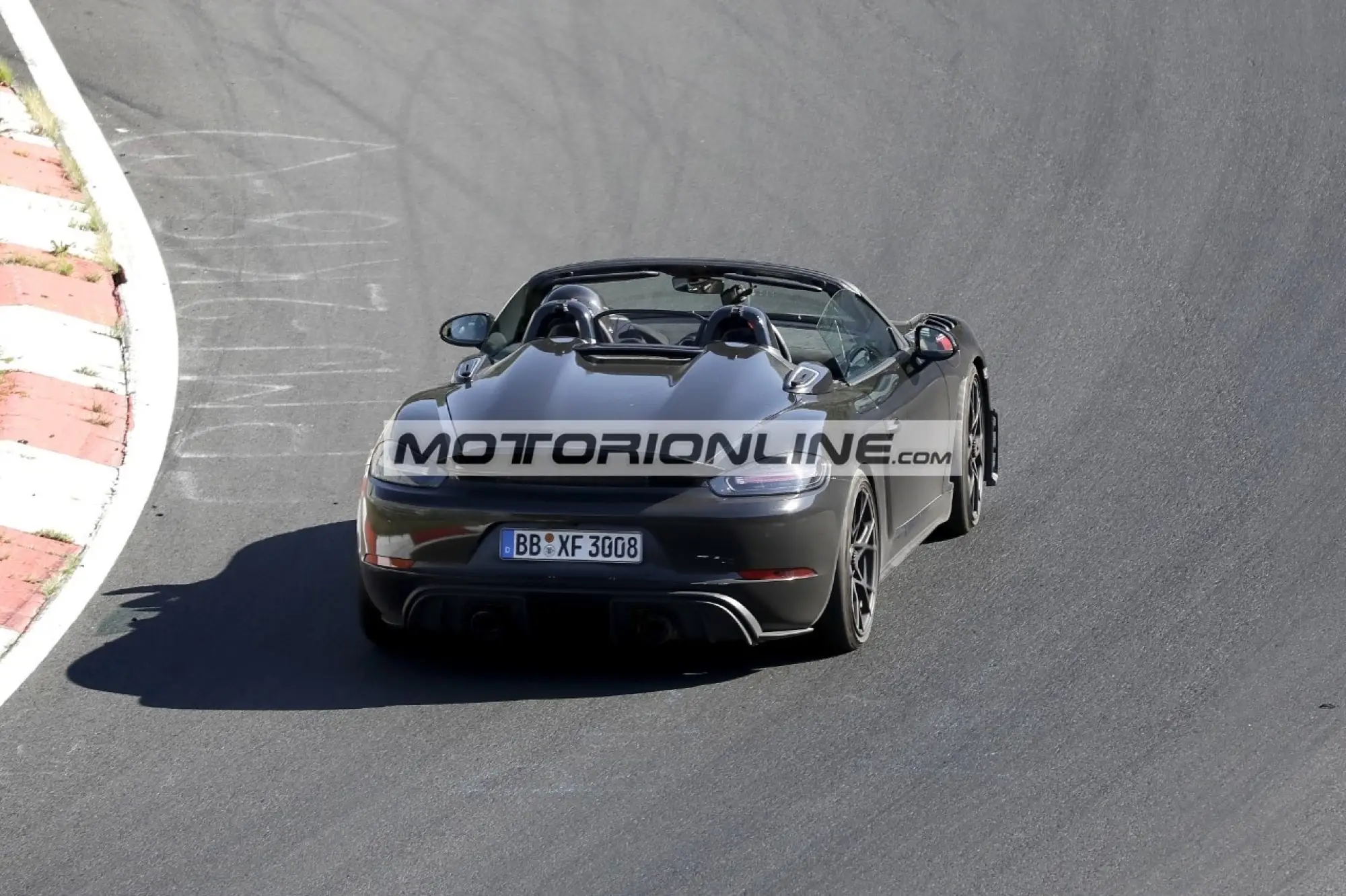 Porsche 718 Spyder RS - Foto spia 10-8-2022 - 9