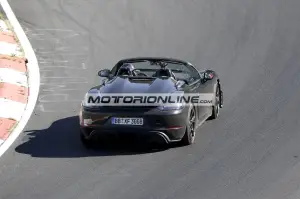 Porsche 718 Spyder RS - Foto spia 10-8-2022 - 9