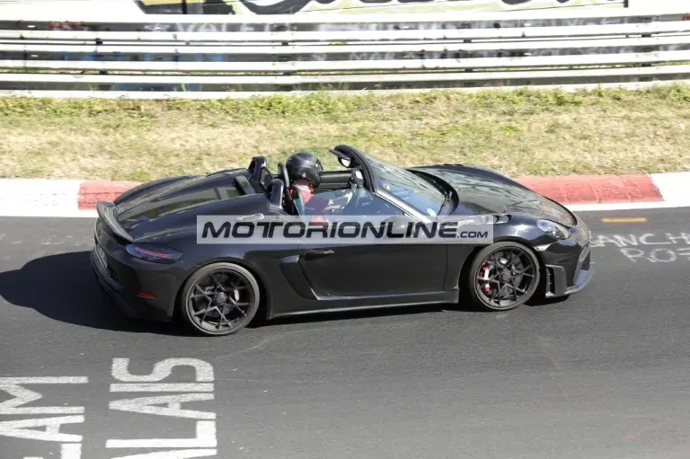 Porsche 718 Spyder RS - Foto spia 10-8-2022 - 3