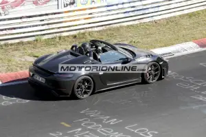 Porsche 718 Spyder RS - Foto spia 10-8-2022 - 4