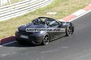 Porsche 718 Spyder RS - Foto spia 10-8-2022 - 6