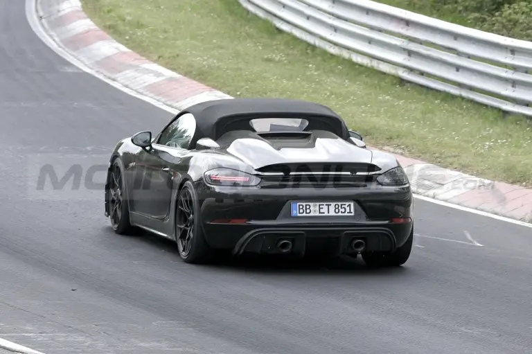 Porsche 718 Spyder RS - Foto spia 12-05-2022 - 8