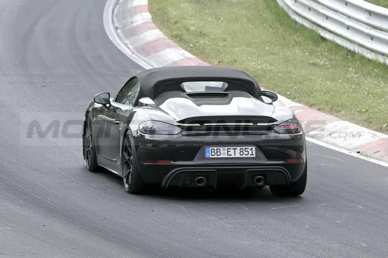 Porsche 718 Spyder RS - Foto spia 12-05-2022 - 3