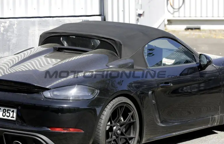 Porsche 718 Spyder RS - Foto spia 13-05-2022 - 5