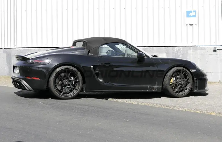Porsche 718 Spyder RS - Foto spia 13-05-2022 - 3