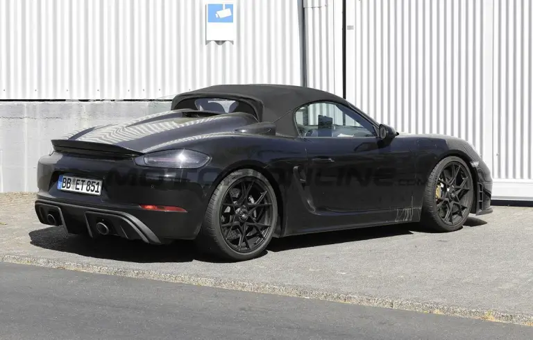 Porsche 718 Spyder RS - Foto spia 13-05-2022 - 8