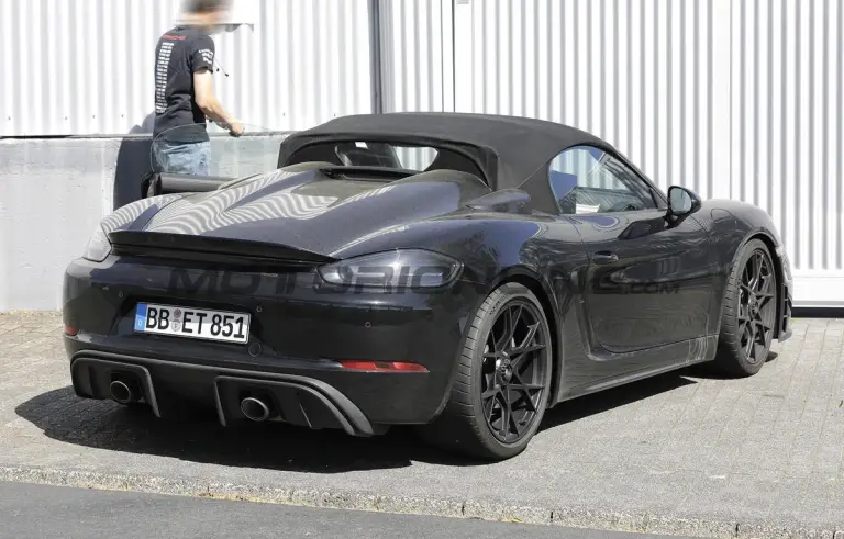 Porsche 718 Spyder RS - Foto spia 13-05-2022 - 6