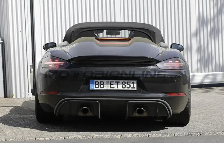 Porsche 718 Spyder RS - Foto spia 13-05-2022 - 7