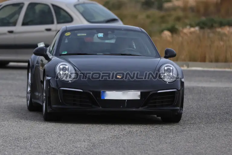 Porsche 911 MY 2018 muletto test - Foto spia 15-03-2016 - 1