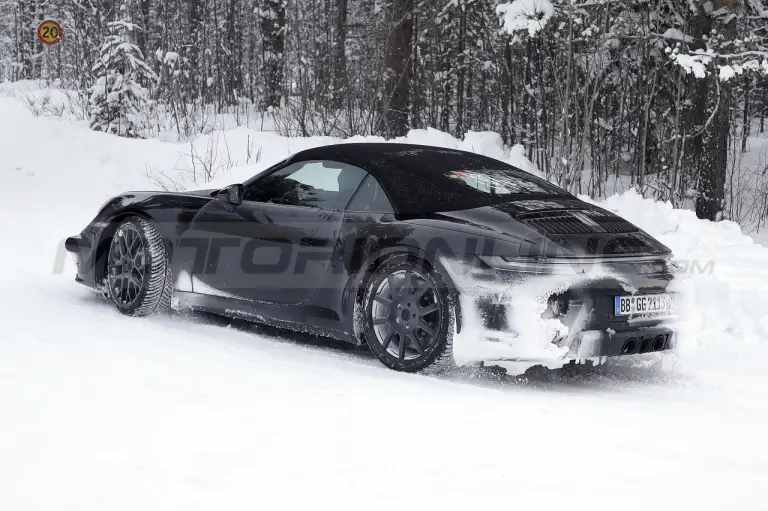 Porsche 911 Cabrio 2023 - Foto Spia 09-02-2022 - 9