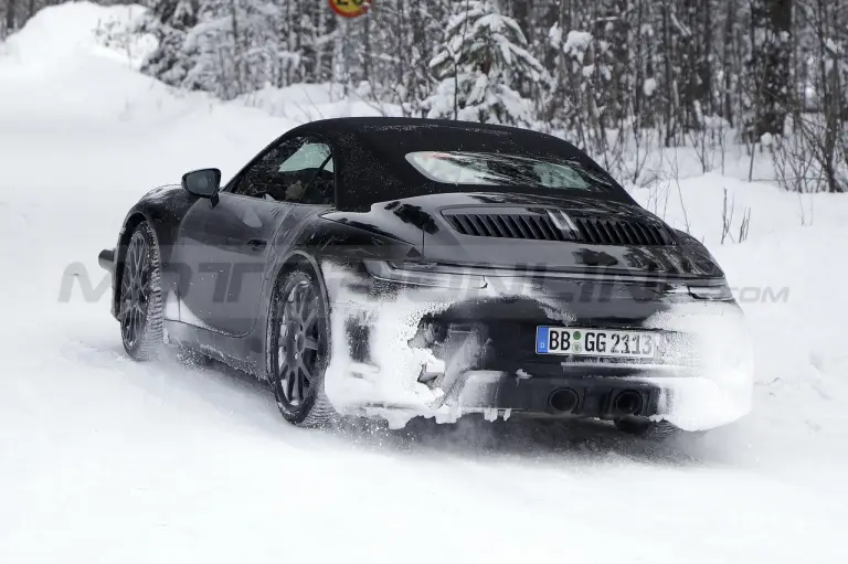 Porsche 911 Cabrio 2023 - Foto Spia 09-02-2022 - 1