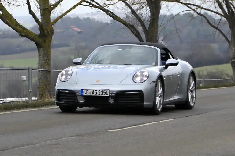 Porsche 911 Cabriolet foto spia 13 dicembre 2018 - 1