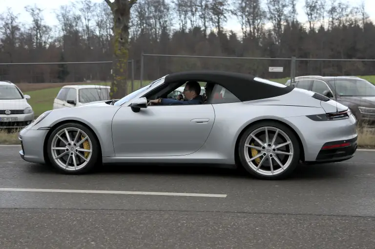 Porsche 911 Cabriolet foto spia 13 dicembre 2018 - 6