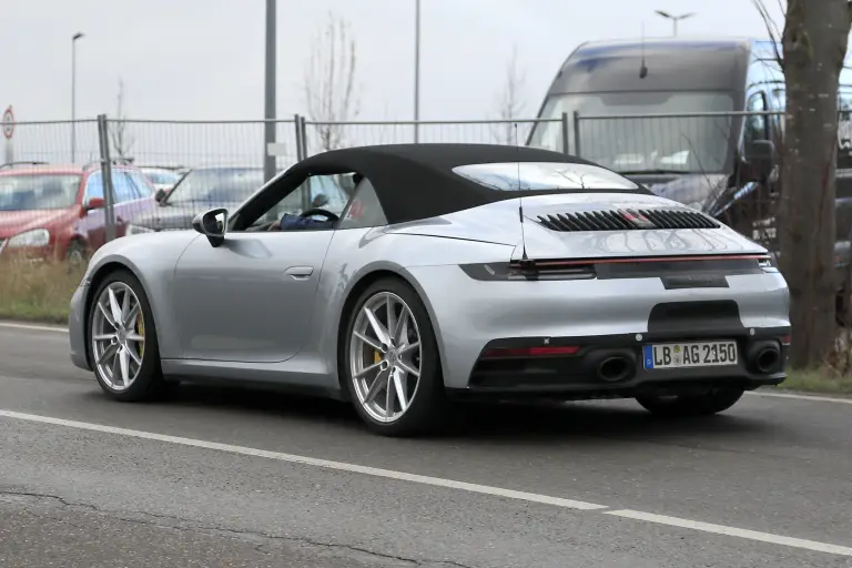 Porsche 911 Cabriolet foto spia 13 dicembre 2018 - 8