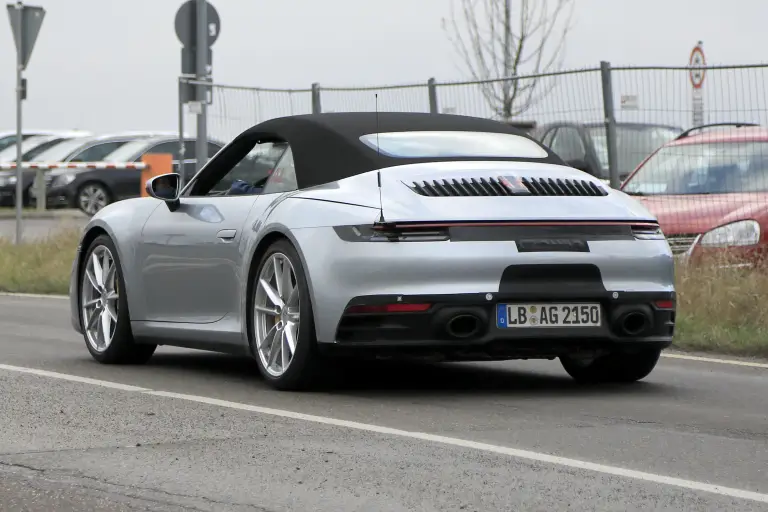 Porsche 911 Cabriolet foto spia 13 dicembre 2018 - 9