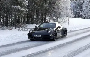 Porsche 911 Carrera 2023 - Foto spia 04-02-2022