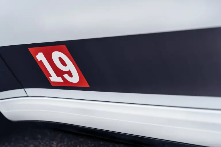 Porsche 911 Carrera 4 GTS British Legends Edition - 14
