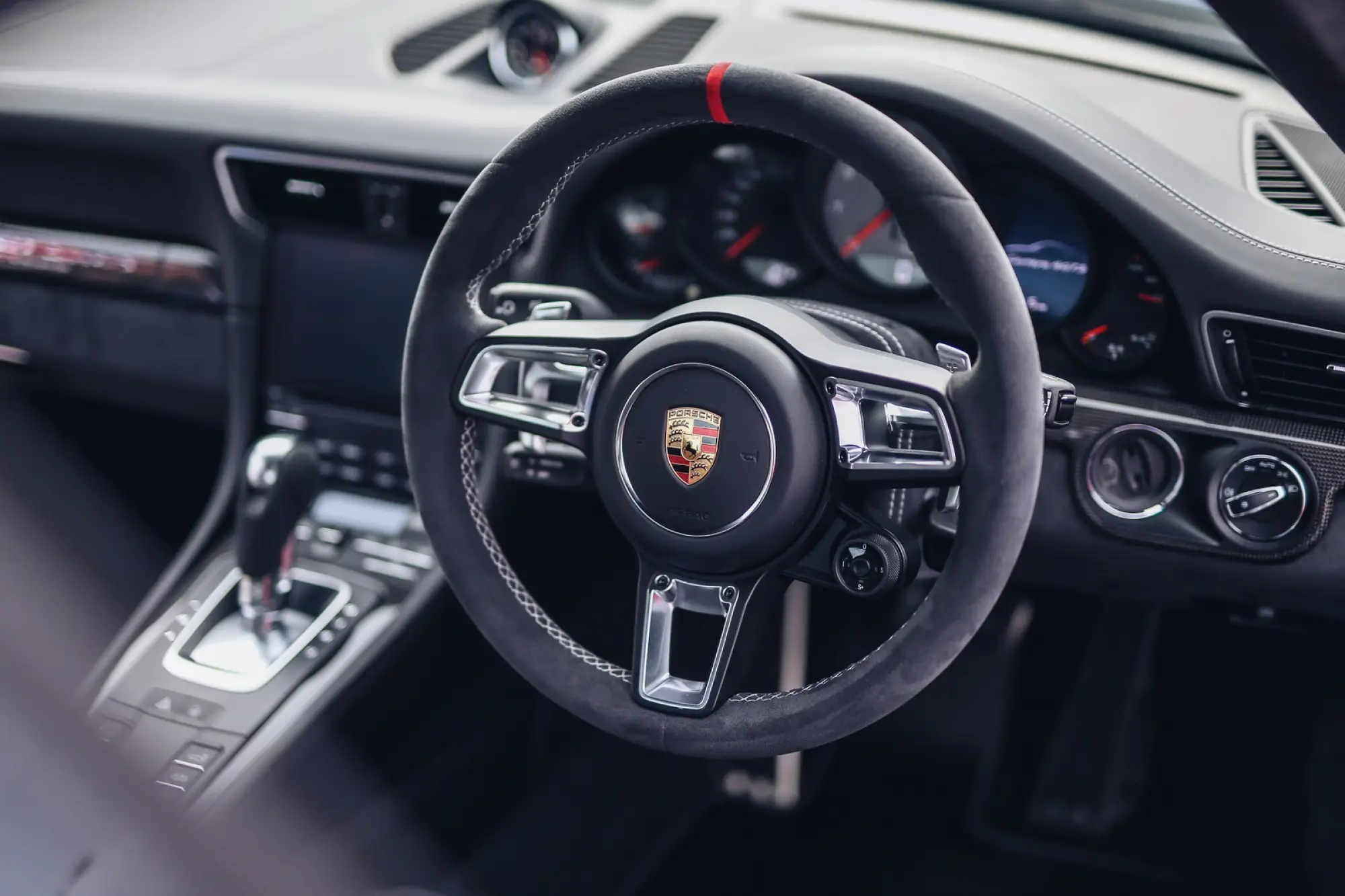 Porsche 911 Carrera 4 GTS British Legends Edition - 19