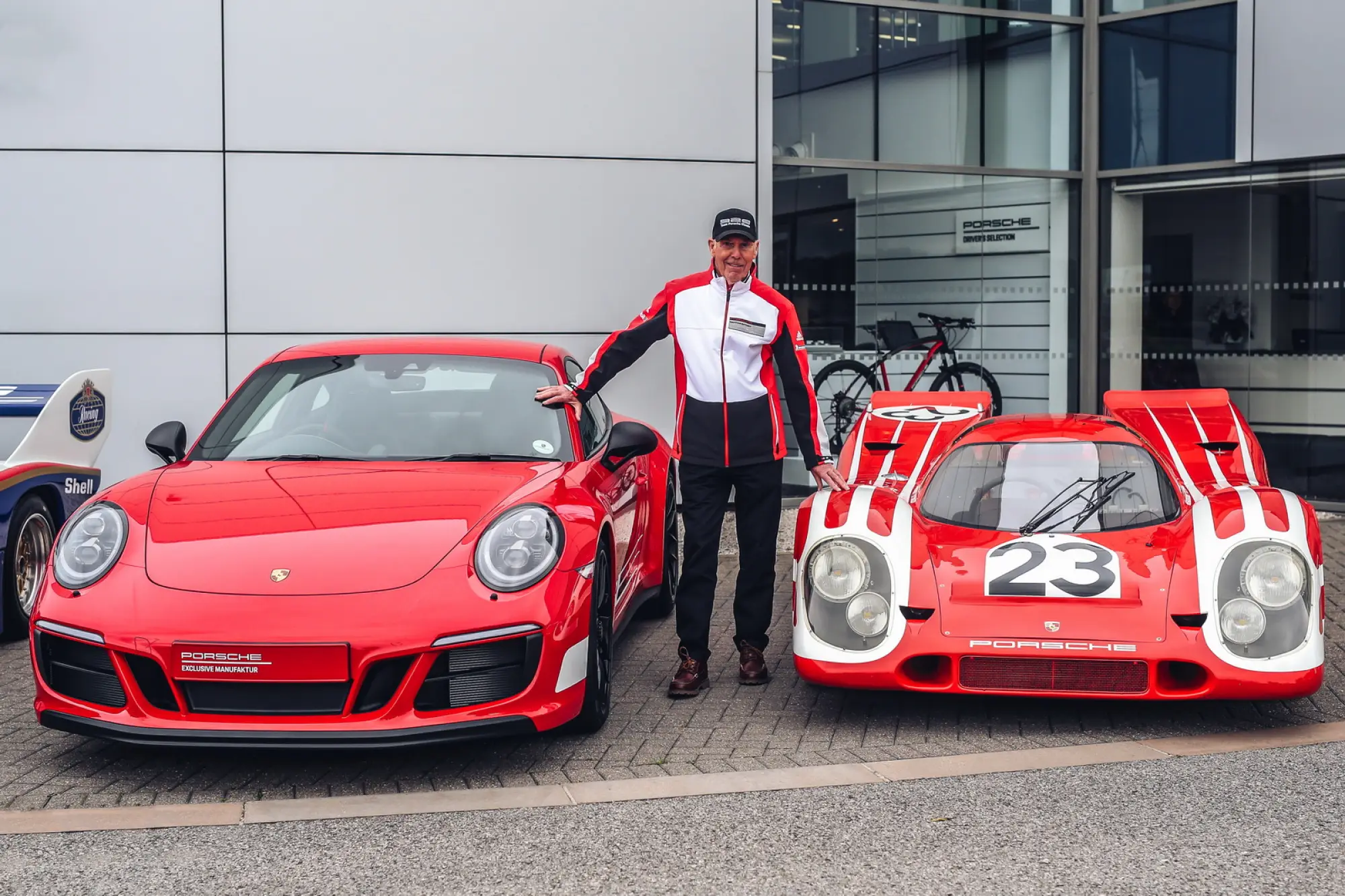 Porsche 911 Carrera 4 GTS British Legends Edition - 3