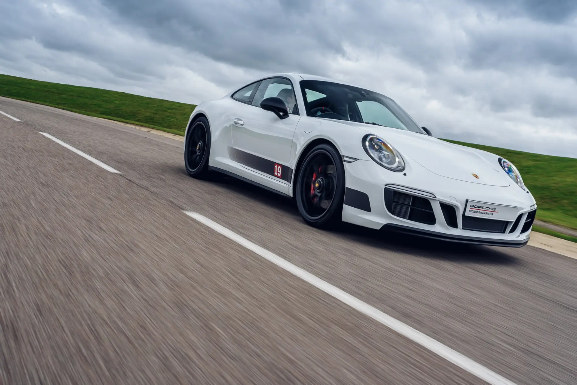 Porsche 911 Carrera 4 GTS British Legends Edition - 9