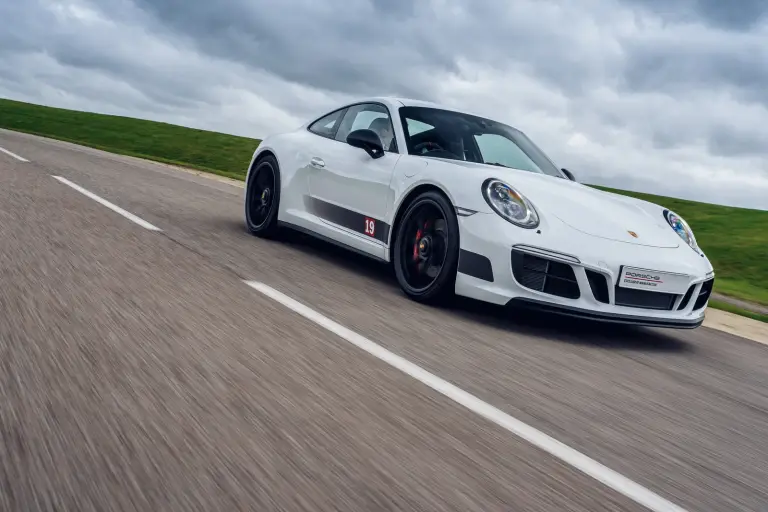 Porsche 911 Carrera 4 GTS British Legends Edition - 9