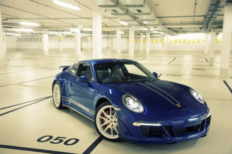 Porsche 911 Carrera 4S - Versione speciale 5 milioni di fan su Facebook - 1