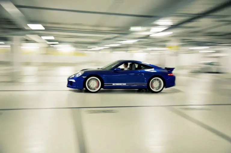 Porsche 911 Carrera 4S - Versione speciale 5 milioni di fan su Facebook - 12