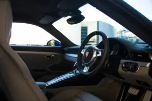 Porsche 911 Carrera 4S - Versione speciale 5 milioni di fan su Facebook - 14