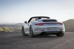 Porsche 911 Carrera GTS 2015