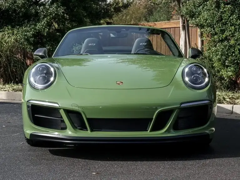 Porsche 911 Carrera GTS Cabriolet Olive Green - 1