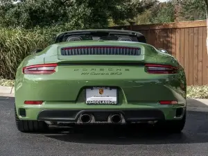 Porsche 911 Carrera GTS Cabriolet Olive Green - 6