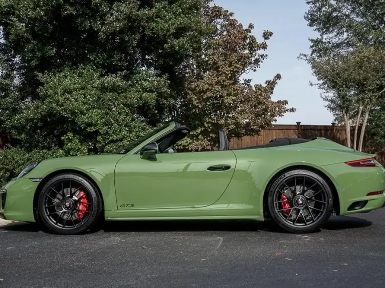 Porsche 911 Carrera GTS Cabriolet Olive Green - 7