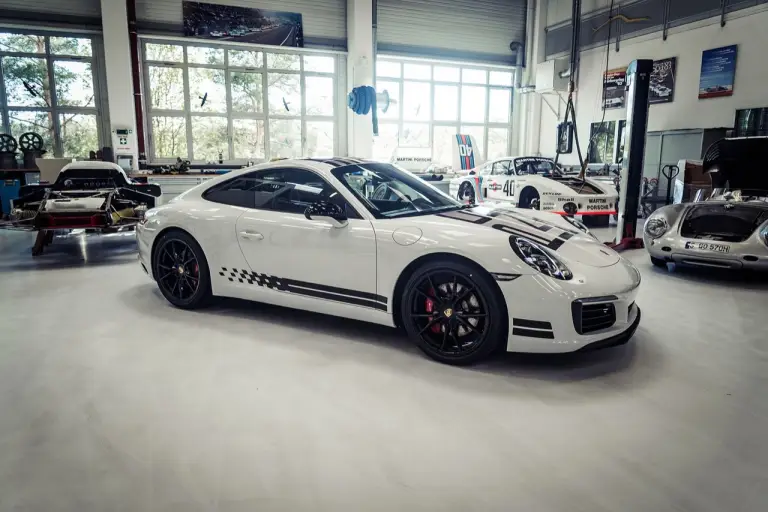 Porsche 911 Carrera S Endurance Racing Edition  - 10