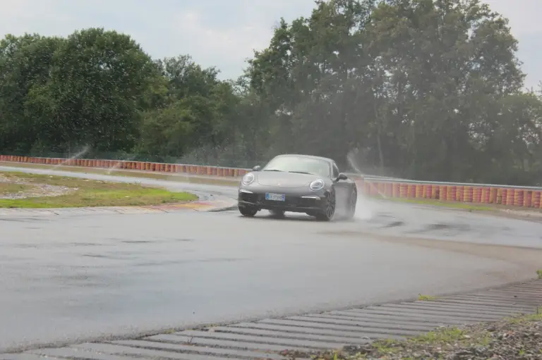 Porsche 911 Carrera S - Prova su strada e su pista Pirelli - 85