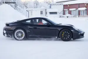 Porsche 911 e 911 Turbo 2015 - Foto spia 24-01-2014 - 11